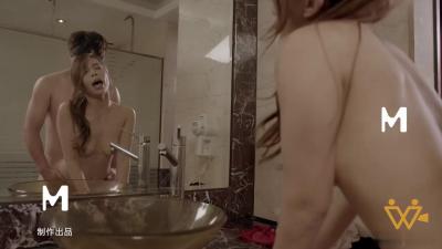 压在玻璃墙上的那一晚.